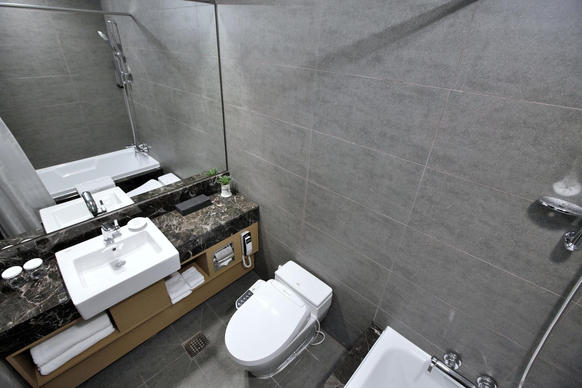 On City Hotel Чеонан Екстериор снимка